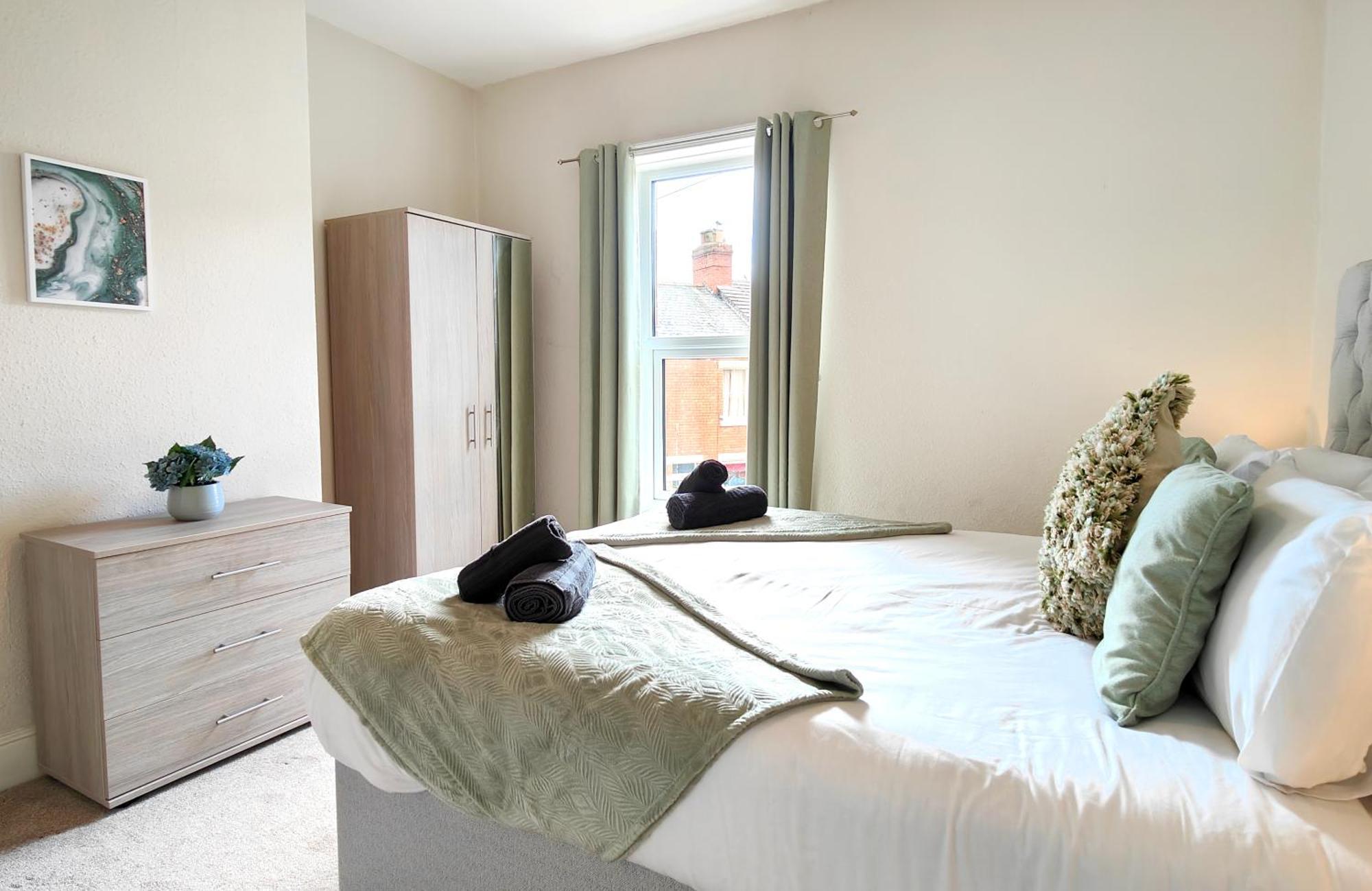 Douglas House, Near Hospital, Attractive And Comfy 2 Bedroom House With Enclosed Yard To Rear 卡莱尔 外观 照片