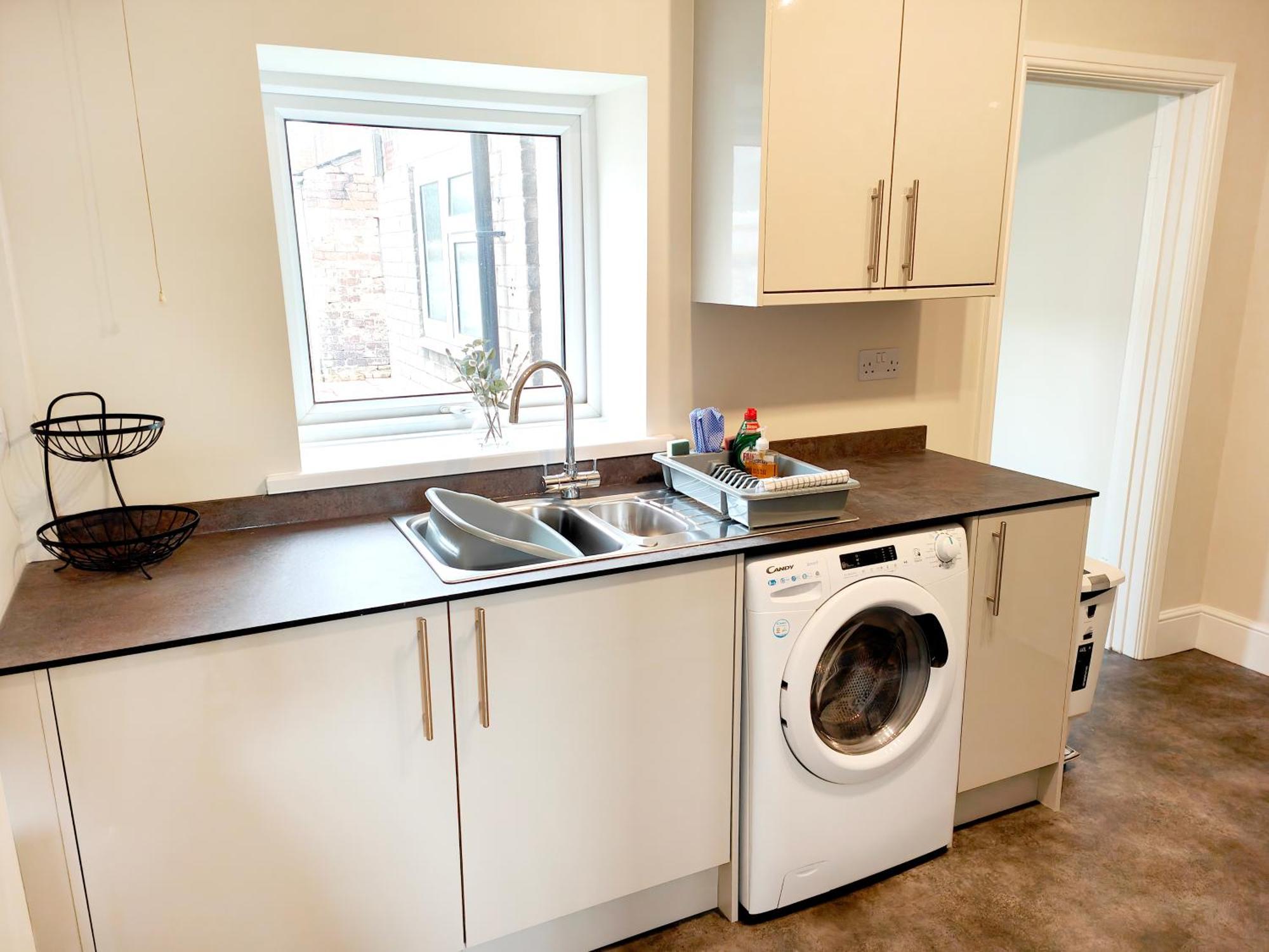 Douglas House, Near Hospital, Attractive And Comfy 2 Bedroom House With Enclosed Yard To Rear 卡莱尔 外观 照片