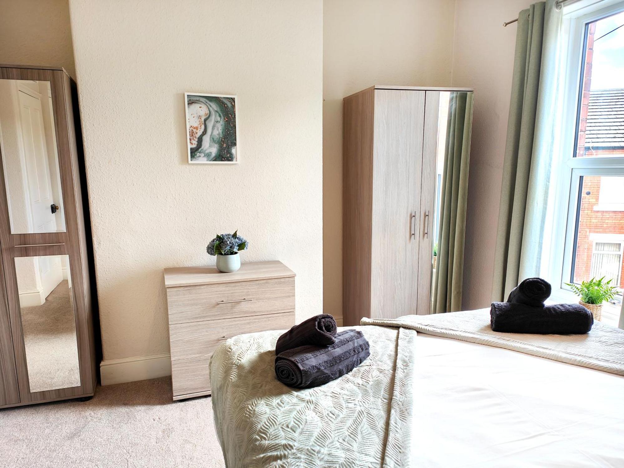 Douglas House, Near Hospital, Attractive And Comfy 2 Bedroom House With Enclosed Yard To Rear 卡莱尔 外观 照片