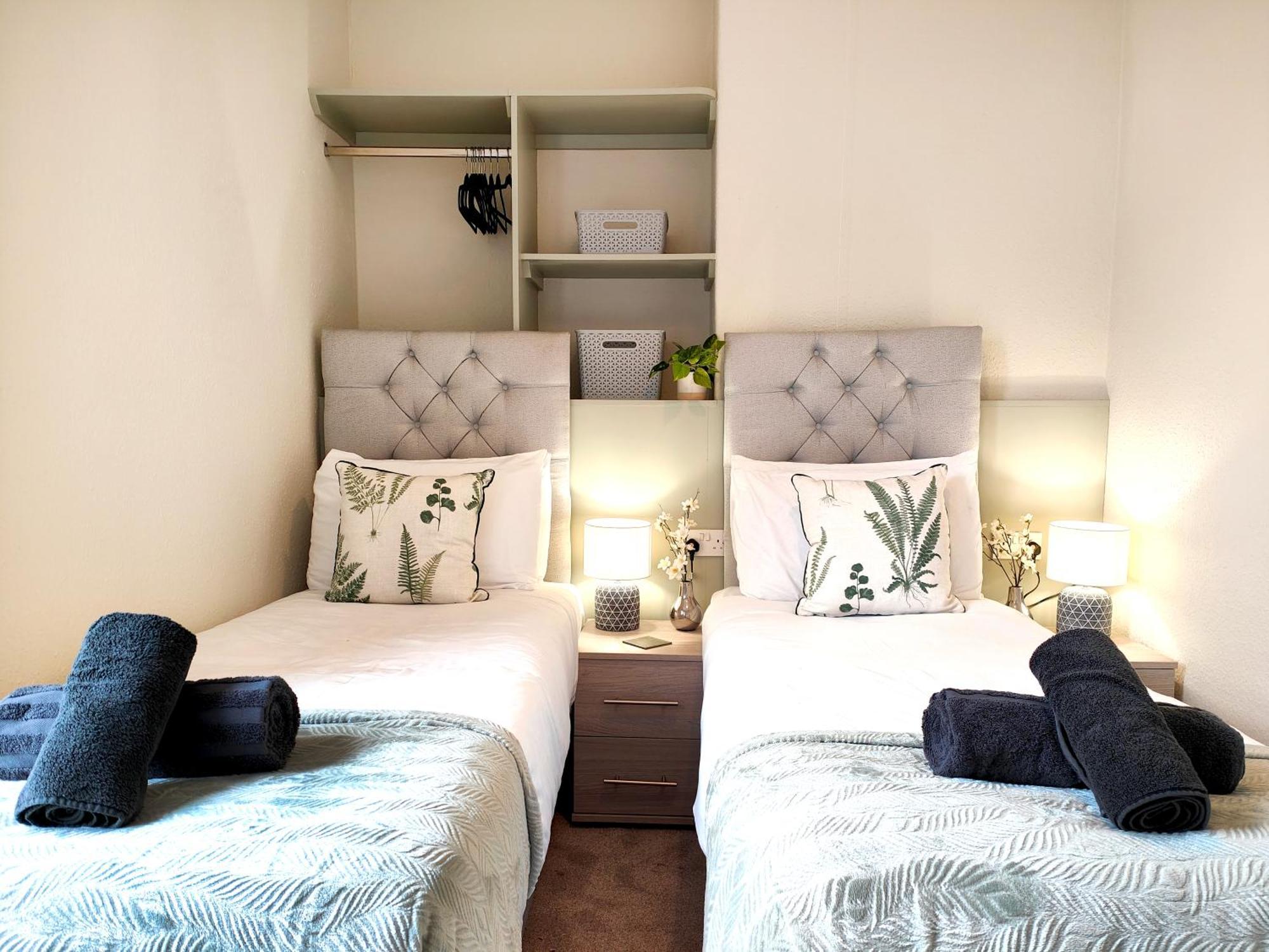 Douglas House, Near Hospital, Attractive And Comfy 2 Bedroom House With Enclosed Yard To Rear 卡莱尔 外观 照片