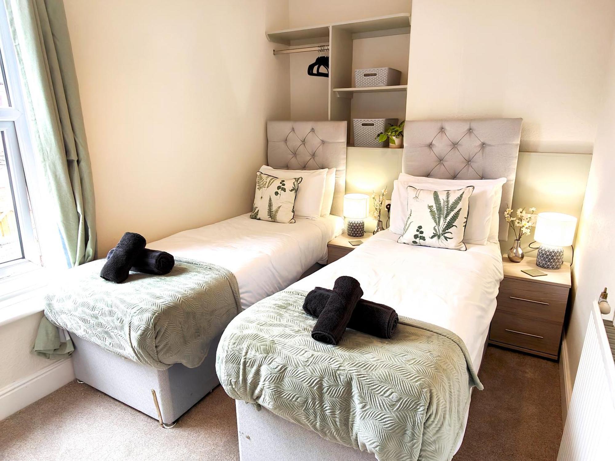 Douglas House, Near Hospital, Attractive And Comfy 2 Bedroom House With Enclosed Yard To Rear 卡莱尔 外观 照片