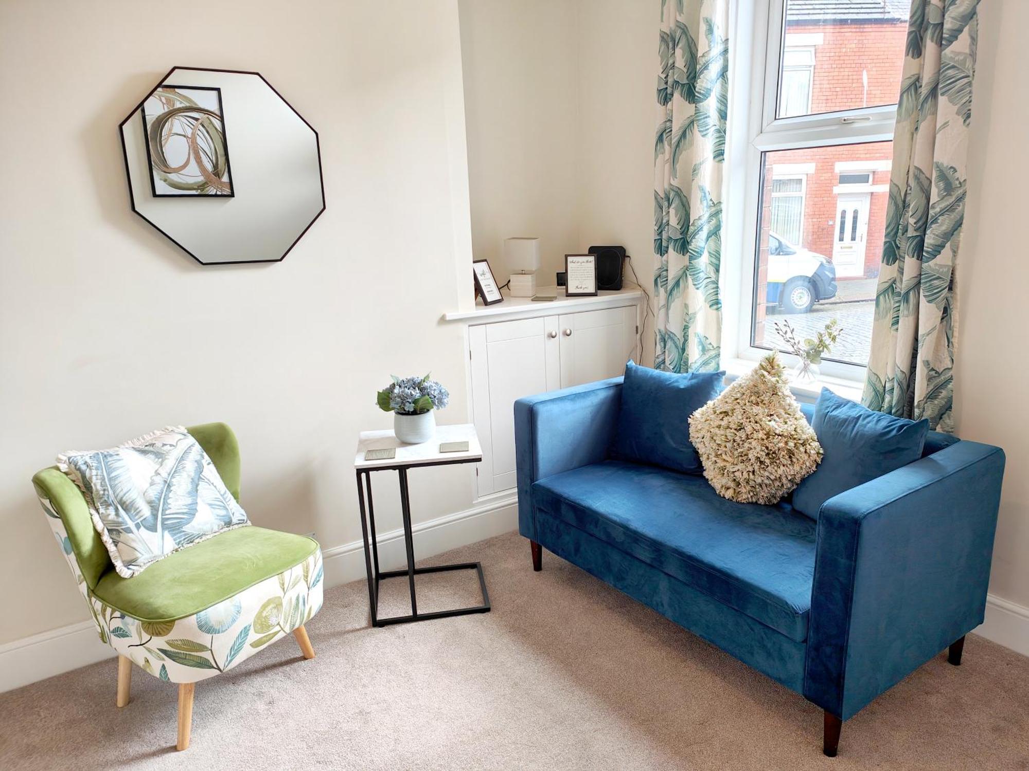 Douglas House, Near Hospital, Attractive And Comfy 2 Bedroom House With Enclosed Yard To Rear 卡莱尔 外观 照片