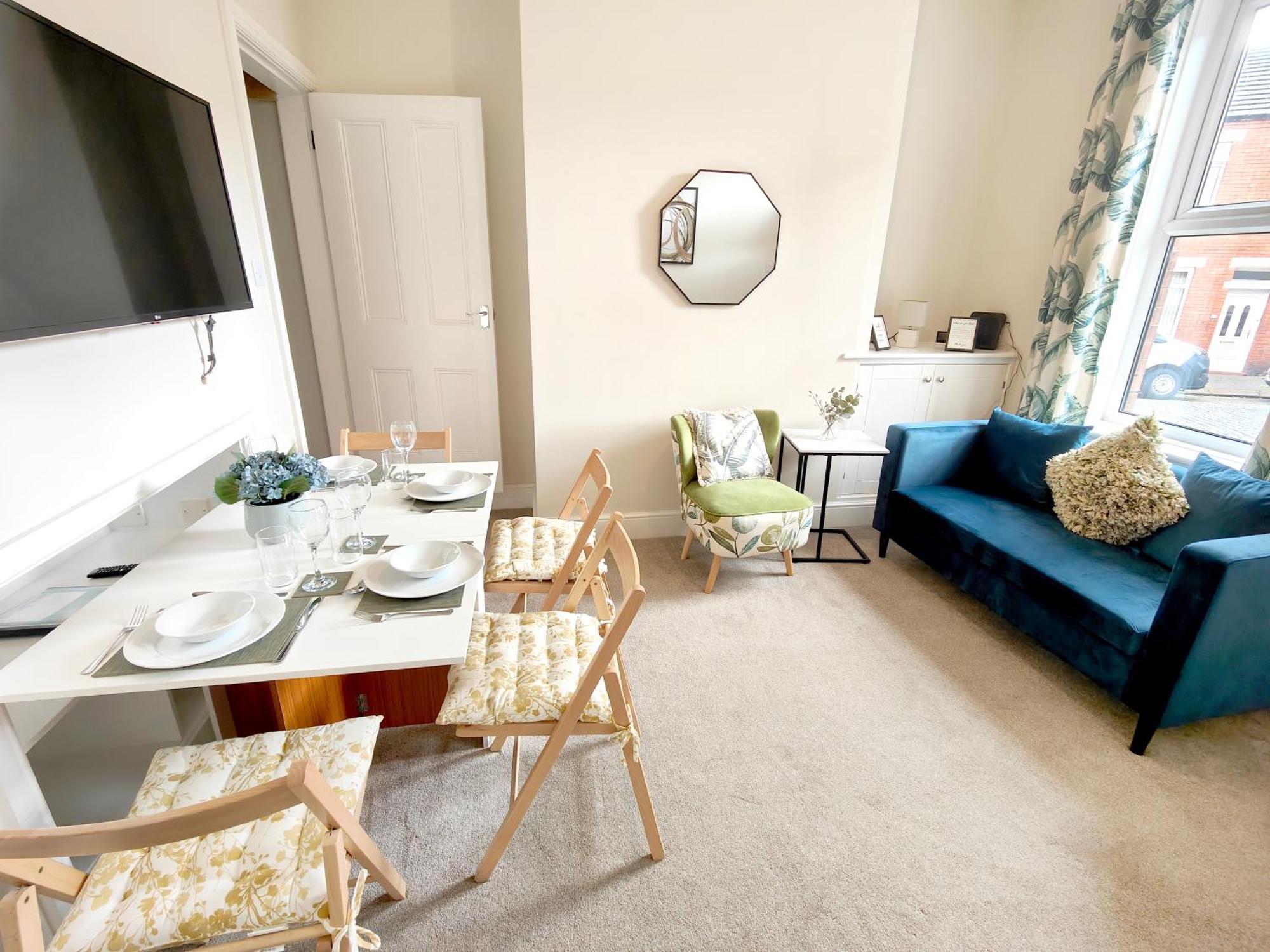 Douglas House, Near Hospital, Attractive And Comfy 2 Bedroom House With Enclosed Yard To Rear 卡莱尔 外观 照片